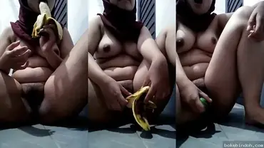 Barbie Jilboobs Ngocok Memek Pakai Pisang Gede poster