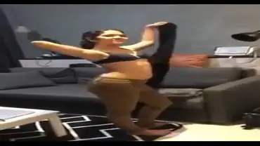 Bokep Mahasiswi Cantik Hijab Disuruh Pacar Bugil poster