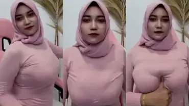Cewek Tetek Gede Pamer Body Di Live Bikin Ngiler Lumer WOT poster
