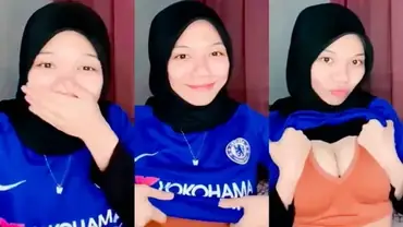 Maya Alissa Hijab Ngewe Jersey Chelsea poster